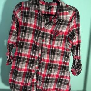 Plaid pink and black long sleeve top 💙